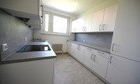 Wohnung - 4063, Hörsching - Viel Platz zum Wohnen! 5-Raum-Wohnung mit separater Küche und Balkon!
