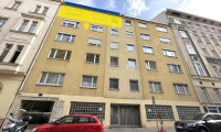 Wohnung - 1070, Wien - HERMANNGASSE | Großzugig geschnittene 3 Zimmer Wohnung mit Potenzial | 5. Liftstock | OPTIONAL: Garagenbox für 1-2 PKWs