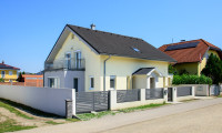 Haus - 2431, Enzersdorf an der Fischa - Großzügiges Familienhaus für Wohnen und Arbeiten in schöner Umgebung!