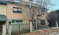 Haus - 1220, Wien - Charmantes Mehrfamilienhaus: 2 Wohneinheiten, Garage, Garten, Terrasse und Wintergarten sowie Lager und Werkstatt !!!
