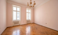 Wohnung - 1060, Wien - Entwicklungswürdige Stilaltbauwohnung in toller Lage! Verwirklichen Sie Ihren Altbautraum!