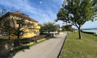 Haus - 3390, Melk - NEUER PREIS! Idyllisches Haus mit 2 Wohneinheiten in einzigartiger Lage an der Donau Persenbeug Zentrum - möchte aus dem Dornröschenschlaf geweckt werden