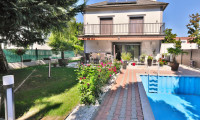 Haus - 1130, Wien - Haus mieten in Hietzinger Bestlage, 6 Haupträume, 15 Nebenräume, Pool, Solaranlage, Sauna (mit eigener Privatstraße)