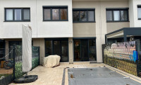 Haus - 1220, Wien - Modernes Reihenhaus, möbliert mit Pool und E-Stellplatz