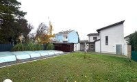Haus - 1220, Wien,Donaustadt - Neuer Preis! U-Bahn-Nähe | Traumhafte Villa mit Pool, Garten & Garage – Wohnen mit Stil