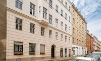 Wohnung - 1020, Wien - ++NEU++ Umbaupotenzial: sanierungsbedürftige 3-Zimmer Altbauwohnung im Erdgeschoss!