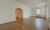 Wohnung - 8020, Graz - Schnäppchen-Alarm! Sanierungsbedürftige 74m2 Altbauwohnung mit enormen Potenzial, Carport & großzügigem Keller – Ihr neues Zuhause in Graz! Innenhof-Balkon kann bewilligt werden!