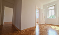 Wohnung - 1130, Wien - Sanierungsbedürftiger Altbau | 3-4 Zimmer | Balkon bewilligt