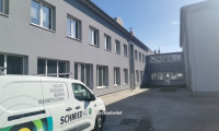 Halle / Lager / Produktion - 1230, Wien - Vollsanierte Gewerbefläche 682m² erweiterbar, 28 Stellplätze, LKW Einfahrt  perfekt für Ihr Business!