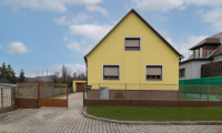 Haus - 2320, Schwechat - Einfamilienhaus mit großzügigem Baugrundstück in begehrter Lage von Schwechat!