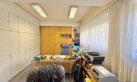 Büro / Praxis - 1100, Wien - Inzersdorfer Straße | Büro mit zwei großzügigen Arbeitszimmern und einem Kellermagazin mit rund 84m2 zu mieten