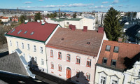 Haus - 2700, Wiener Neustadt - Zeitwandel - Mehrparteienhaus mit Entwicklungspotenzial in Wiener Neustadt!