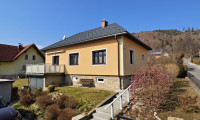 Haus - 8600, Bruck an der Mur - Sonniger Bungalow in Top-Wohnlage von Bruck an der Mur – Ruhig gelegen mit Garage, Carport und traumhafter Aussicht
