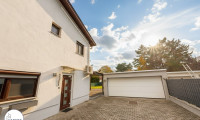 Haus - 1220, Wien,Donaustadt - Neuer Preis! U-Bahn-Nähe | Traumhaftes Zweifamilienhaus mit 2 separaten Eingängen, mit Pool, Garten & Garage – Wohnen mit Stil
