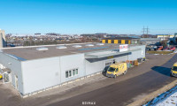 Halle / Lager / Produktion - 4810, Gmunden - Große Halle mit vielen Parkplätzen