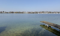Haus - 2491, Neufeld an der Leitha - UFERPARZELLE mit privatem Badesteg und renovierungsbedürftigen Badehäuschen beim Yachtclub - auf Pachtgrund