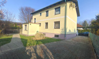 Haus - 2486, Pottendorf - Zweifamilienhaus mit großem Garten und Nebengebäude in sonniger Lage