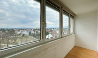 Wohnung - 2700, Wiener Neustadt - Top gepflegte 3-Zimmer Wohnung im beliebten Zehnerviertel – Fernblick im 5. Stock | Sofort beziehbar