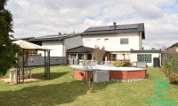 Haus - 2700, Wiener Neustadt - Großzügiges, mehrfach modernisiertes Einfamilienhaus mit flexiblen Nutzungsmöglichkeiten - Photovoltaikanlage, Swimmingpool