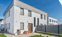 Haus - 4063, Hörsching - Neuwertige Doppelhaushälfte mit Pool, 3 Stellplätzen und hochwertiger Ausstattung
