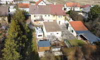 Haus - 2014, Breitenwaida - Zweifamilienhaus mit Potenzial in Breitenwaida: Großzügiges Sanierungsobjekt auf 1.997 m² Eigengrund!