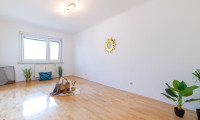 Wohnung - 2320, Schwechat - Perfekte 2-Zimmer Wohnung mit Balkon, Garage & Aufzug in Schwechat – ideale Lage & sensationeller Preis!