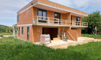 Haus - 4851, Gampern - Top 1! Belagsfertige, moderne Doppelhaushälfte mit 2 Carportstellplätzen, 4 Zimmer, 2 Terrassen, Balkon, Eigengarten!