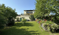 Haus - 4050, Traun - Mehrfamilienhaus mit Garten und großzügiger Dachterrasse in Traun inklusive Gastronomie und Geschäftslokal