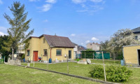 Haus - 1220, Wien - WOHNEN & ENTSPANNEN AUF EIGENGRUND – KLEINES HAUS MIT GARTEN & GARAGE + POTENZIAL