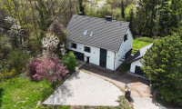 Haus - 2732, Willendorf - Großzügiges Familienhaus mit parkähnlichem Grundstück und Bachlage