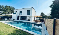 Haus - 2231, Strasshof an der Nordbahn - Neuwertiges 5-Zi-Haus in Strasshof mit Garten, Terrasse & 2 Stellplätzen – 140m² Wohnkomfort!