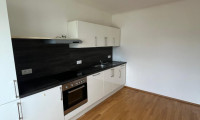 Wohnung - 8020, Graz,05.Bez.:Gries - Sehr schöne und unprätentiöse Zweizimmerwohnung in direkter Nähe zum Citypark zu vermieten. Haustiere erlaubt.