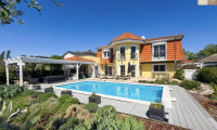 Haus - 2500, Baden - Repräsentatives Anwesen mit parkähnlichem Garten und Pool in Baden