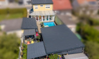 Haus - 2231, Strasshof an der Nordbahn - + EINFAMILIENHAUS / Grenze Deutsch Wagram + Grundstück 774m² + BEHEIZTER POOL MIT ÜBERDACHUNG  + GARAGE + CARPORT  + NÄHE S-BAHN +