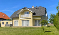 Haus - 2722, Weikersdorf am Steinfelde - Familientraum in Weikersdorf am Steinfeld: 6 Zimmer, Garten und Sauna warten auf Sie!