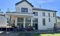 Haus - 2401, Fischamend - JETZT ZUM ATTRAKTIVEN PREIS: Repräsentative Familienvilla in Fischamend mit Büro/Praxisoption