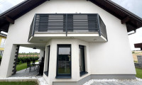 Haus - 2201, Gerasdorf - Luxuriöses Einfamilienhaus in Gerasdorf: 6 Zimmer, 207m², Terrasse & Balkone!