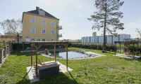 Wohnung - 1110, Wien - Bestlage Kaiserebersdorf! Möblierte 2-Zimmer-Wohnung für Singles oder Paare mit Balkon, Gartennutzung und Schwimmbiotop