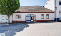 Haus - 7072, Mörbisch am See - „Projekt mit Charakter – Wohnen, Werkstatt & Innenhof vereint“