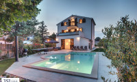 Haus - 52212, Fažana - Luxusvilla mit Meerblick in Fažana: 11 Zimmer, 368m², 4 Balkone, 2 Pools, Kamin, Fußbodenheizung, Wärmepumpe zur Eigennutzung oder als Investment
