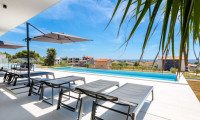 Haus - 52203, Medulin - Exklusive Designer-Villa mit Infinity-Pool und Wellnessbereich