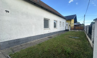 Haus - 2201, Kapellerfeld - Sanieren, modernisieren, verwirklichen! Großzügige Liegenschaft mit ausgebautem Dachgeschoss
