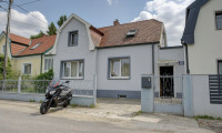 Haus - 1220, Wien - Teilsaniertes Einfamilienhaus auf Eigengrund in Essling!