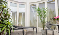 Wohnung - , keine Angabe - Zeitlos strahlend: Design-Wohnung mit Atrium
