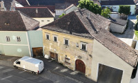 Haus - 3730, Eggenburg - Zentrales Stadthaus in Eggenburg mit Sanierungspotenzial