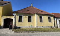 Haus - 3593, Neupölla - Historischer Altbau mit großem Garten in Neu Pölla