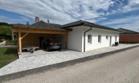 Haus - 4850, Timelkam - Traum-Bungalow Erstbezug zum kleinen Preis barrierefrei mit XL-Terrasse, Erstbezug, Photovoltaikanlage & Doppelcarport in 1A Lage in Ampflwang am Hausruck