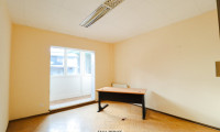 Büro / Praxis - 9500, Villach - Gut strukturierte Büroeinheit mit zwei Büroräumen und Loggia (renovierungsbedürftig)