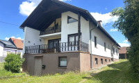 Haus - 7522, Strem - ** ORIGINAL, RUSTIKAL, WOHNLICH **  Strem !! Gepflegtes Wohnhaus in zentraler Ortslage mit Nebengebäuden und ansprechendem Grundstück mit ca. 4.300 m2 !!