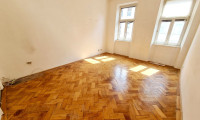 Wohnung - 1200, Wien - Neuer Preis! Das Haus trägt Smoking, die Wohnung wartet noch auf ihr Kleid! Renovierungsbedürftige Altbauwohnung mit toller Raumaufteilung + Traumhaft schönes Haus + Perfekte Infrastruktur und Anbindung! NUR JETZT 50% Provision sparen!